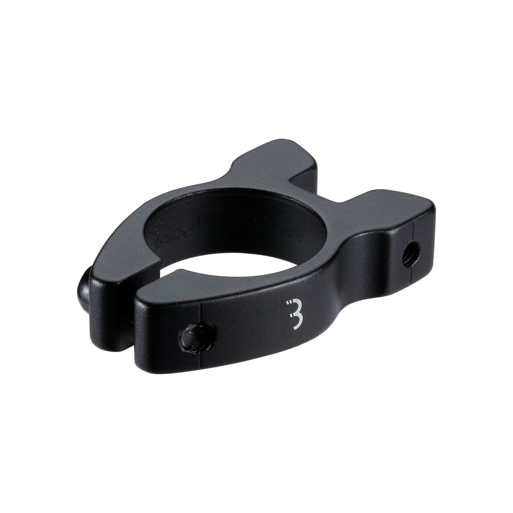 BBB Cycling kerékpáros nyeregcső bilincs BSP-99 CarrierClamp, alu és karbon nyeregcsövekhez, 31.8mm, imbuszos, csomagtartó rögzítószemmel