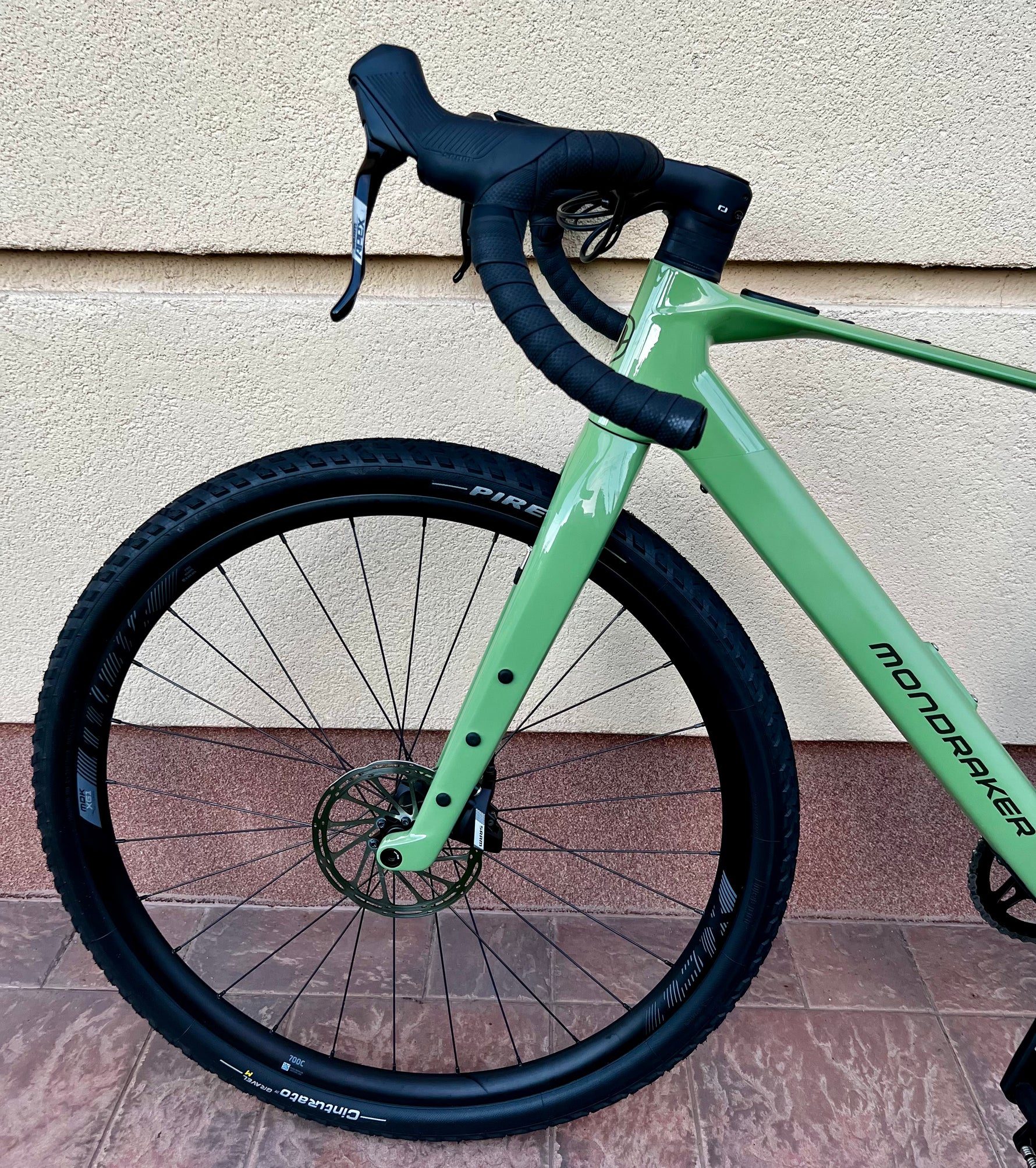 FÉLÁR ALATT! 2026-os Mondraker Dusty S Carbon elektromos gravel bicaj