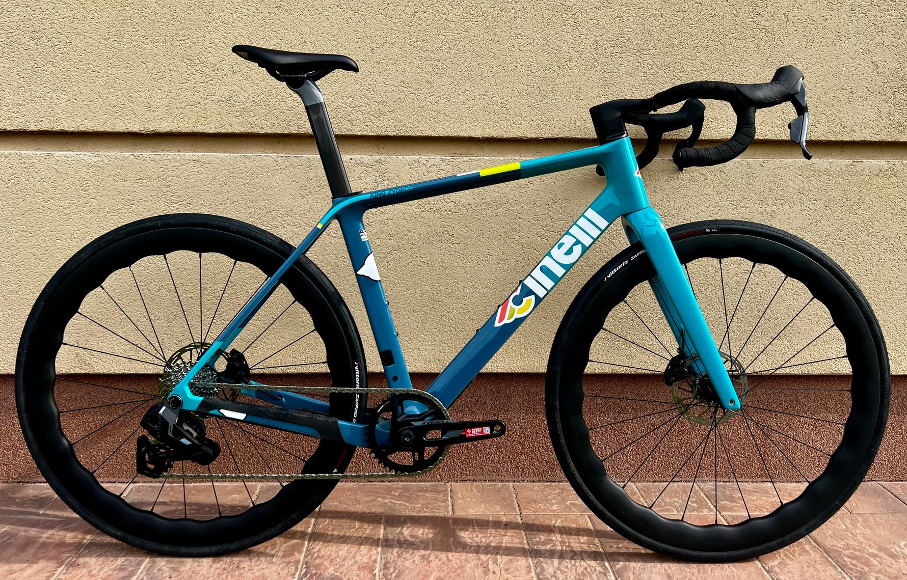 ÚJ! 2026 Cinelli King Zydeco II gravel SRAM Rival AXS XPLR E1 1x13s